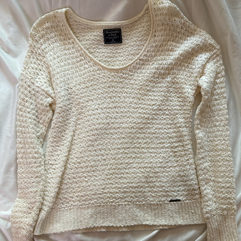 NWOT Abercrombie and Fitch White Sweater size XS